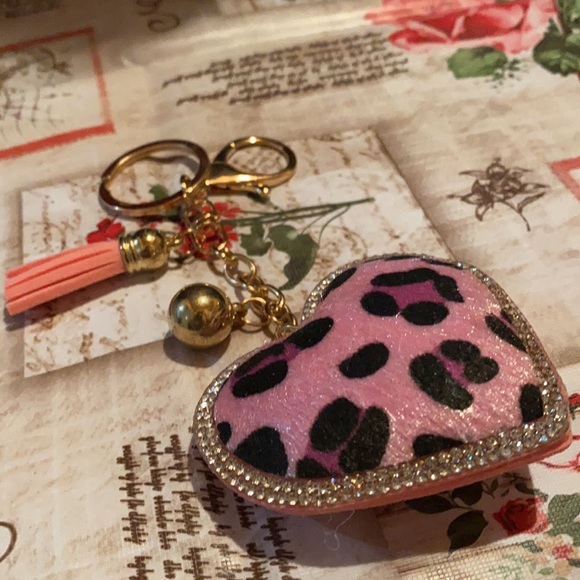 Leopard Heart Rhinestone Tassel Keychain - Picture 13 of 16